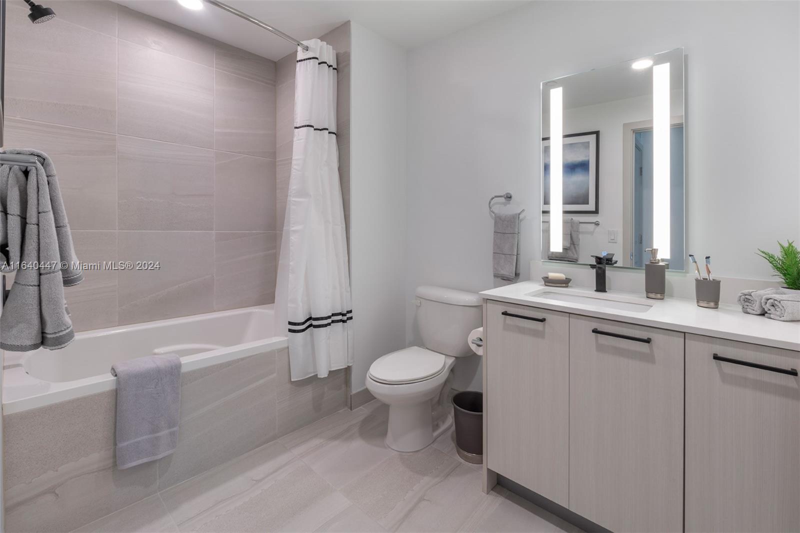 MIAMI HEIGHTS - Residential Lease