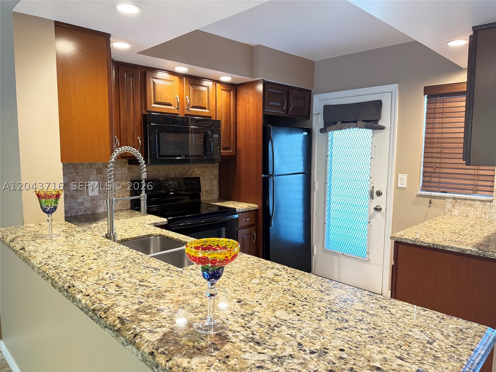 MEADOWBROOK TOWERS CONDO - Residential Lease