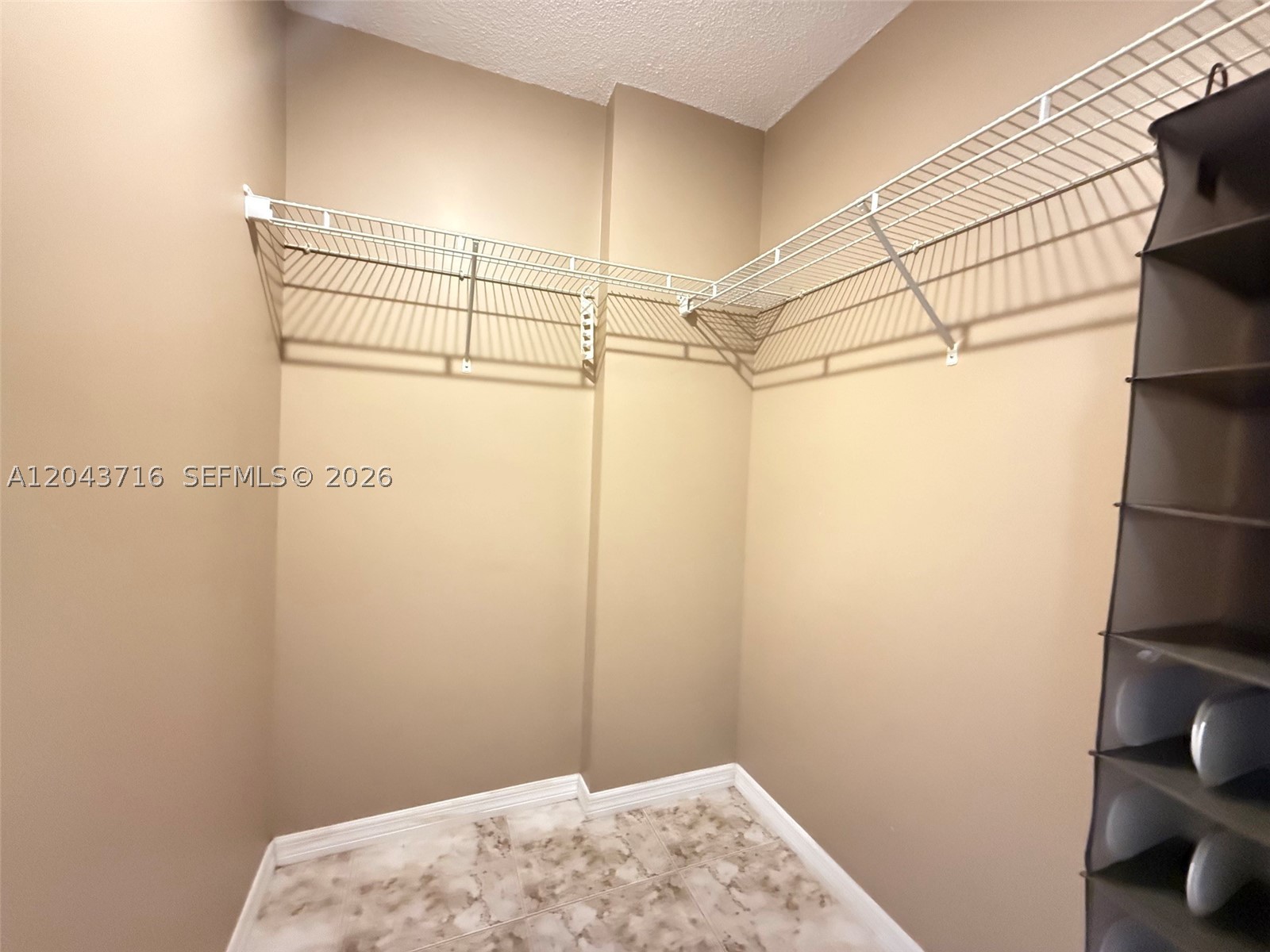 MEADOWBROOK TOWERS CONDO - Residential Lease