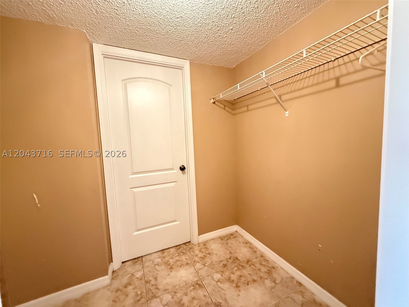 MEADOWBROOK TOWERS CONDO - Residential Lease