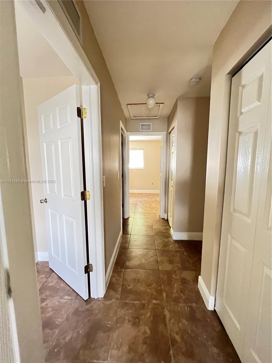 TOWN PARK PLAZA NORTH CON - Residential Lease