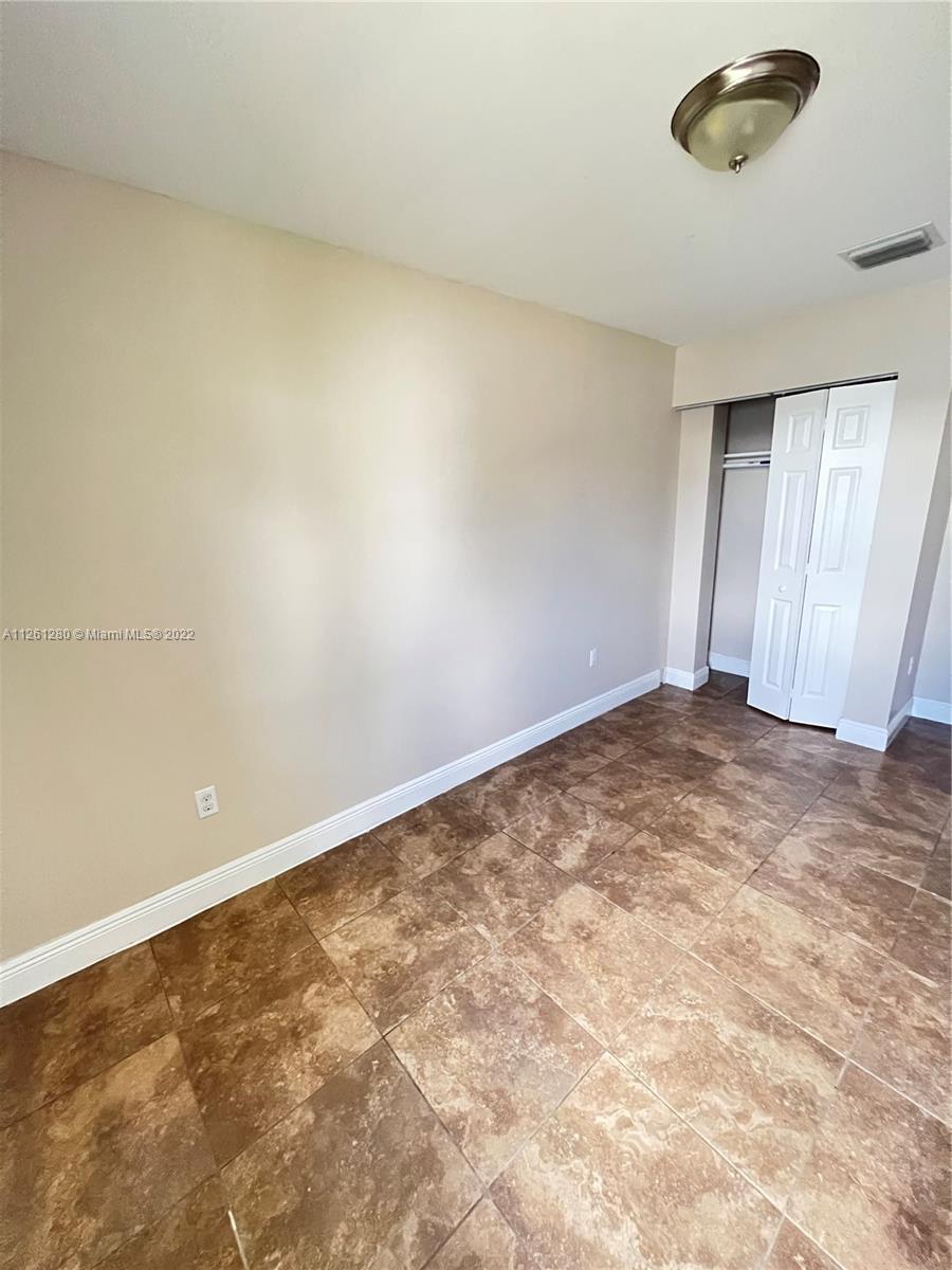 TOWN PARK PLAZA NORTH CON - Residential Lease