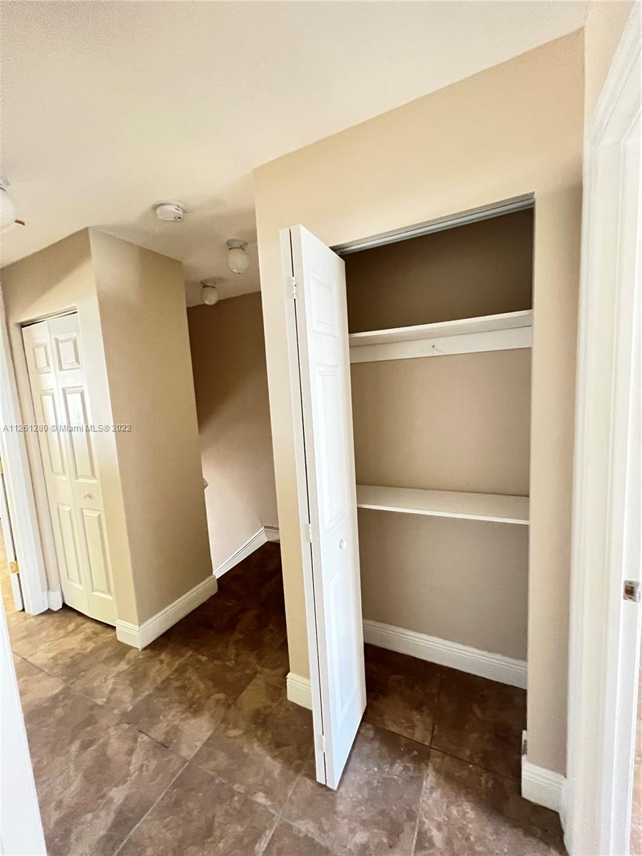 TOWN PARK PLAZA NORTH CON - Residential Lease