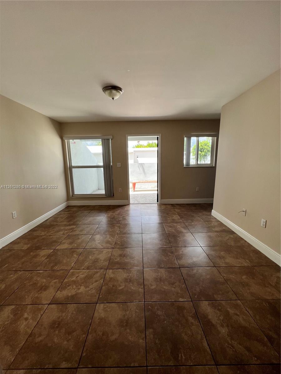 TOWN PARK PLAZA NORTH CON - Residential Lease