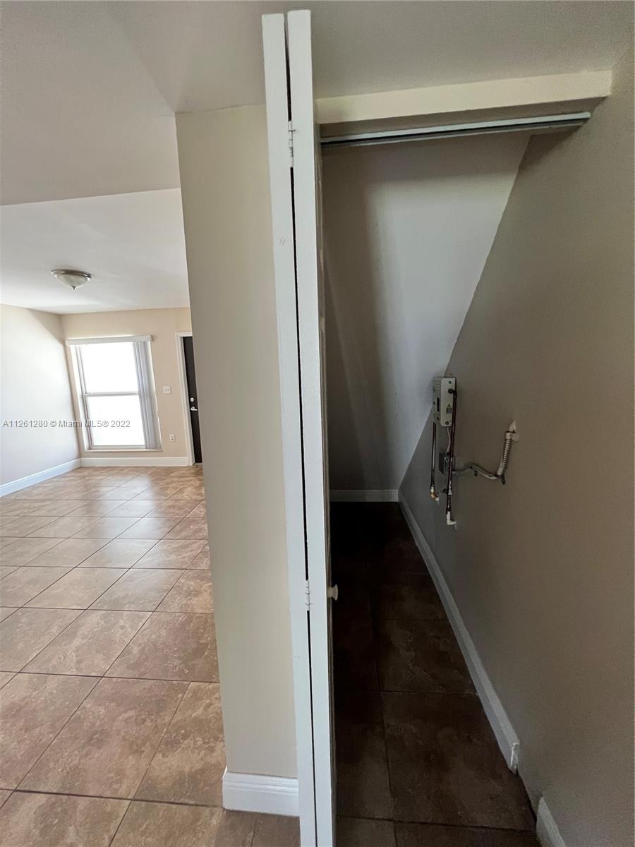 TOWN PARK PLAZA NORTH CON - Residential Lease