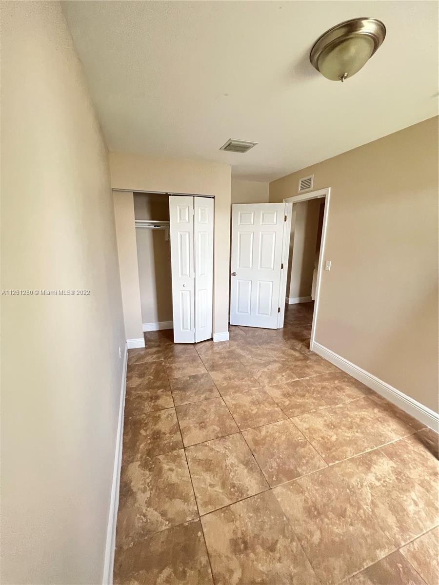 TOWN PARK PLAZA NORTH CON - Residential Lease