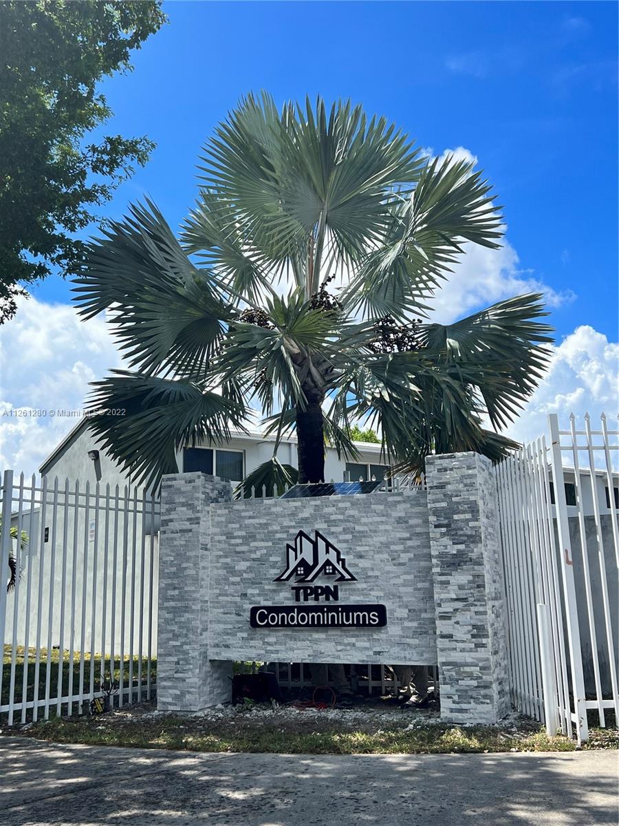 TOWN PARK PLAZA NORTH CON - Residential Lease