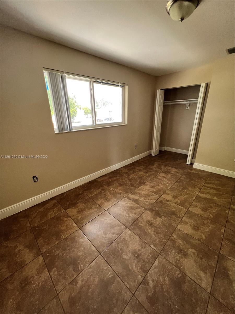 TOWN PARK PLAZA NORTH CON - Residential Lease
