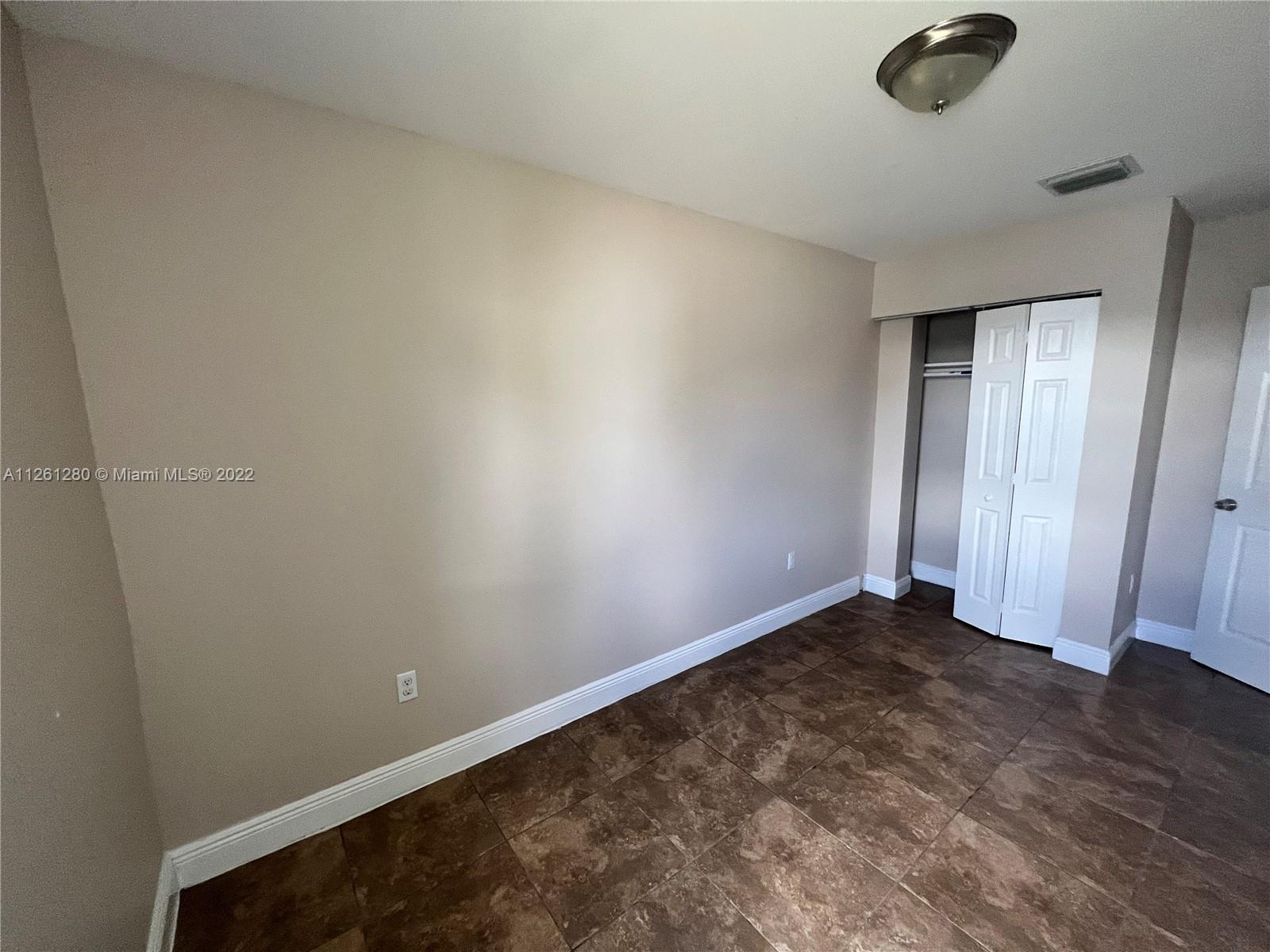 TOWN PARK PLAZA NORTH CON - Residential Lease