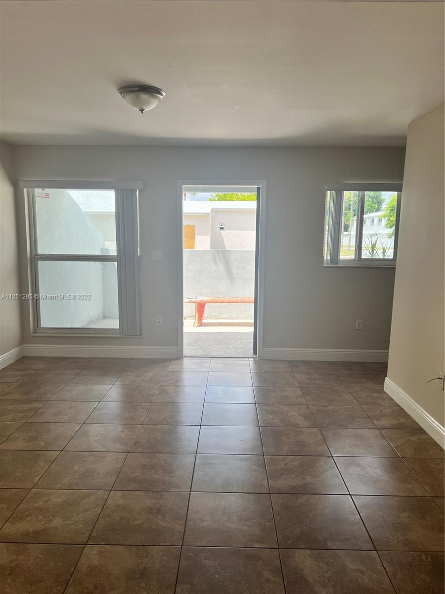 TOWN PARK PLAZA NORTH CON - Residential Lease