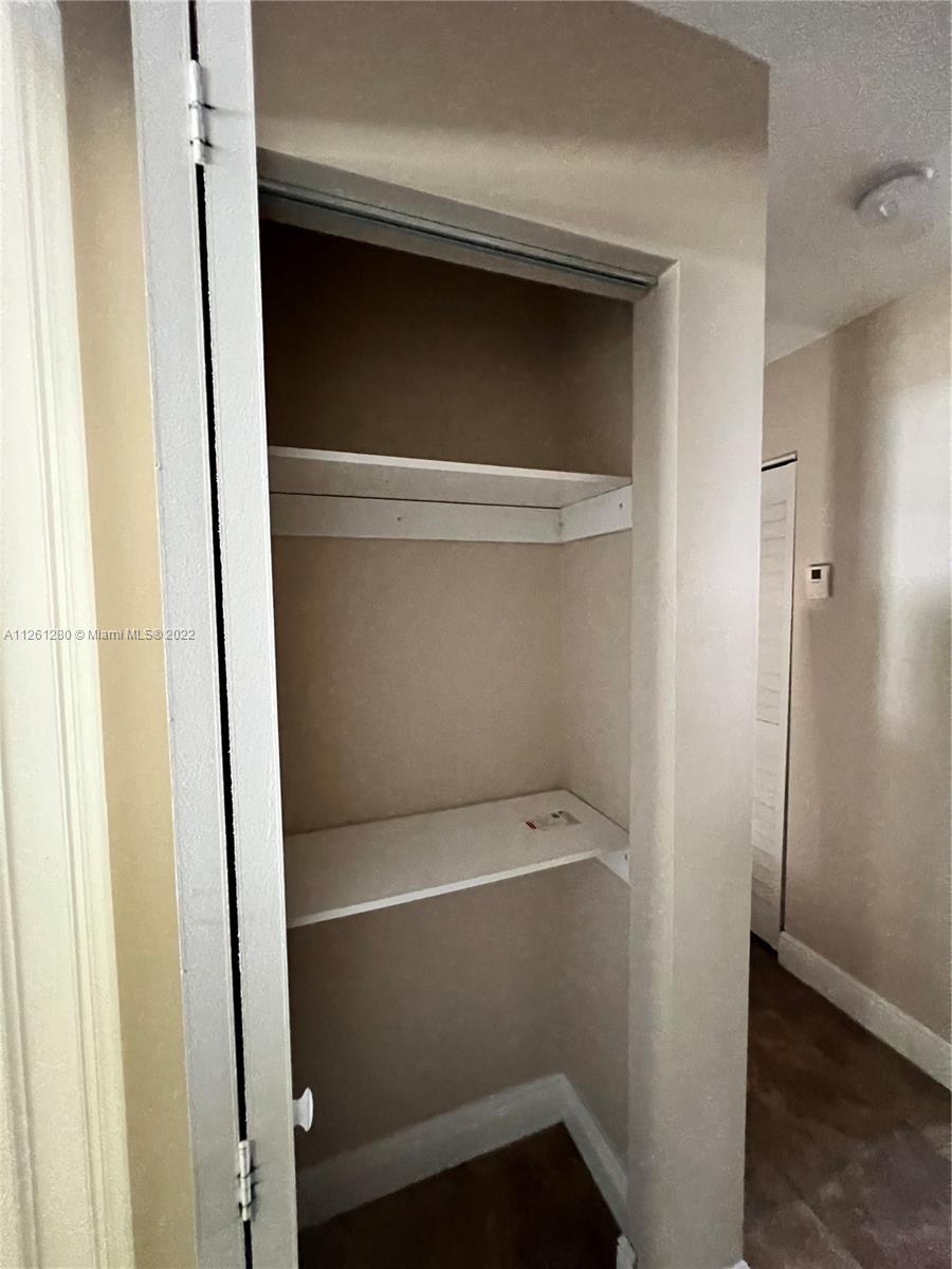 TOWN PARK PLAZA NORTH CON - Residential Lease