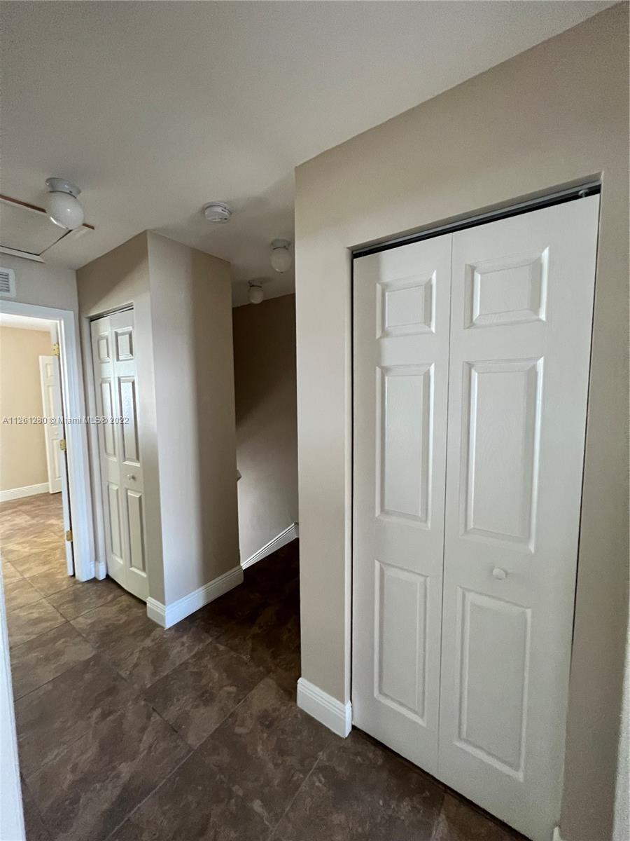 TOWN PARK PLAZA NORTH CON - Residential Lease