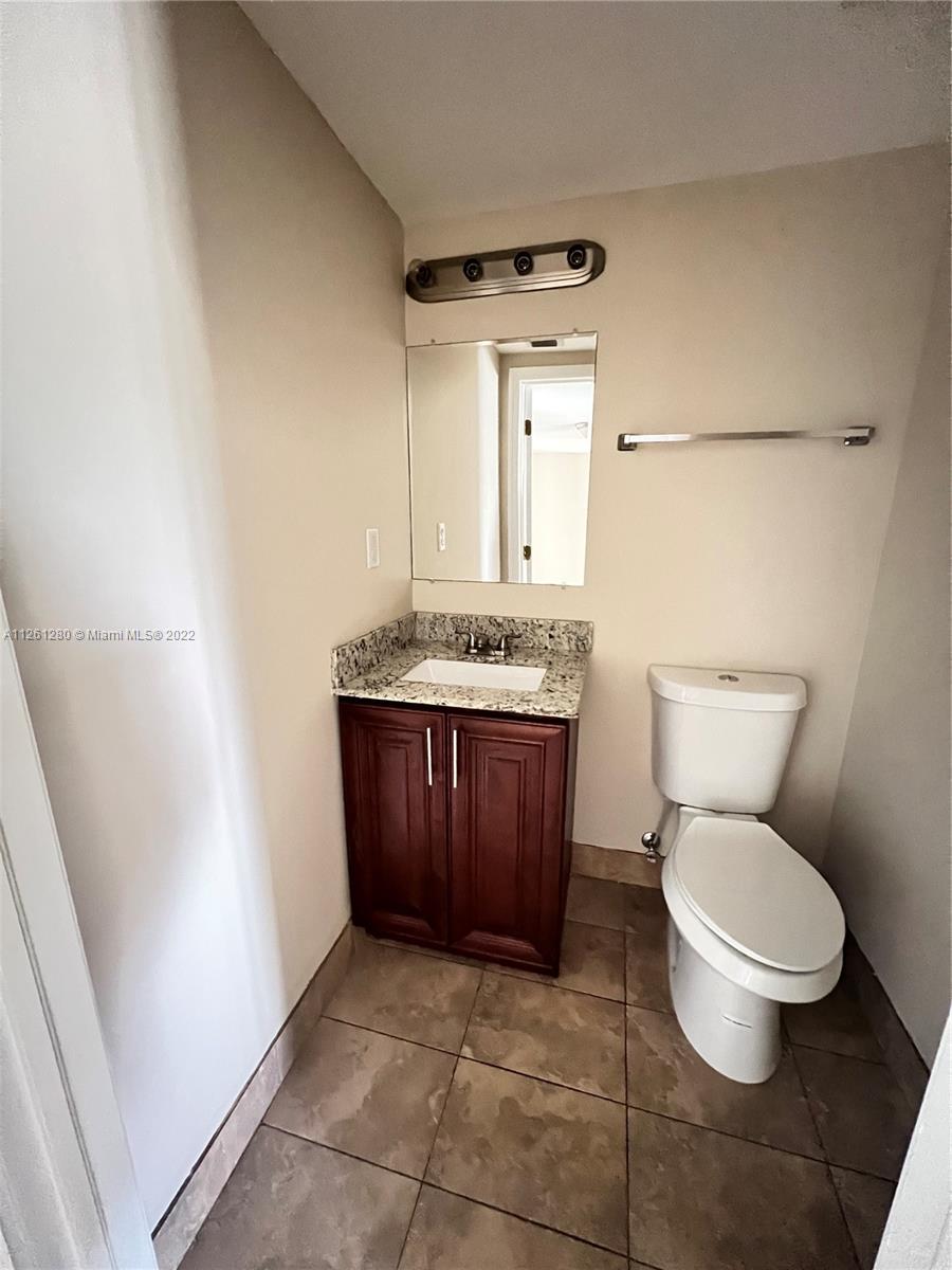 TOWN PARK PLAZA NORTH CON - Residential Lease