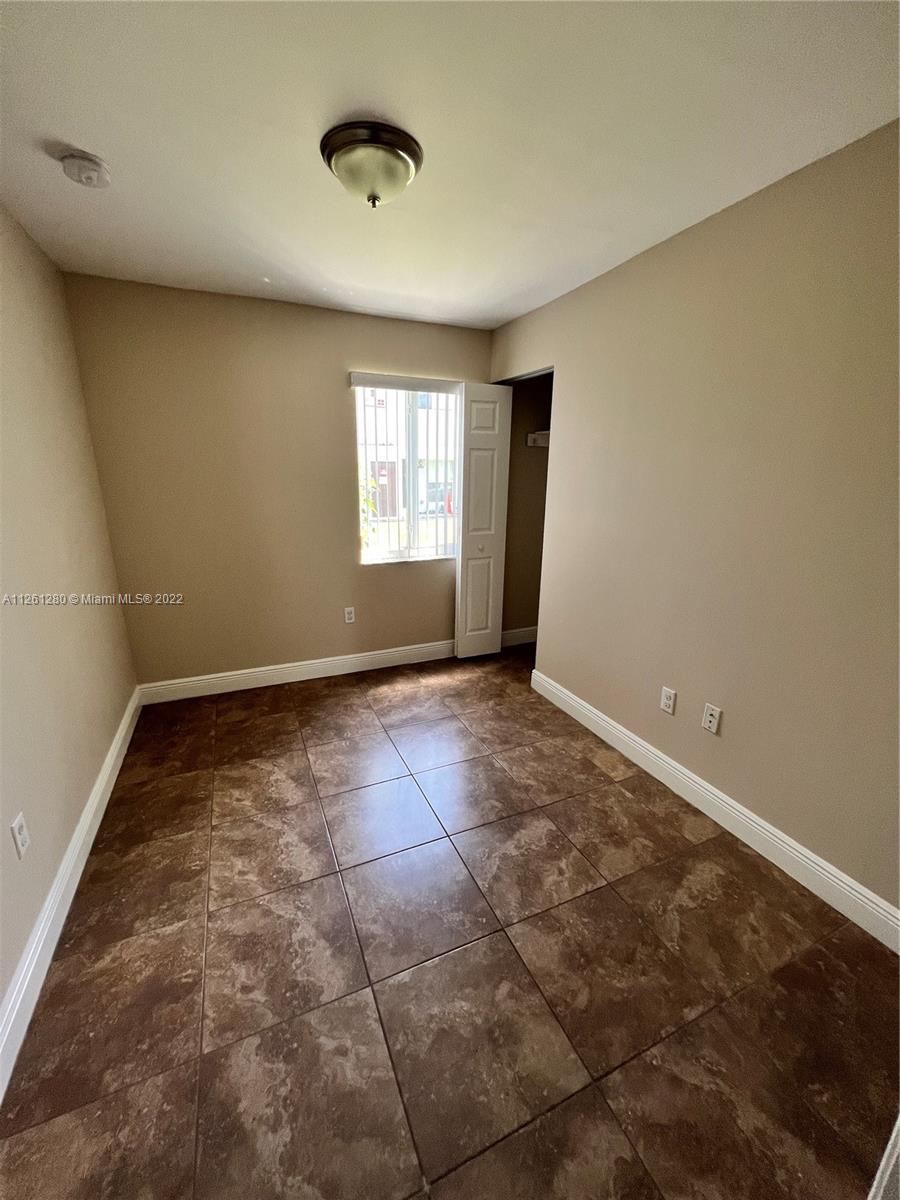 TOWN PARK PLAZA NORTH CON - Residential Lease