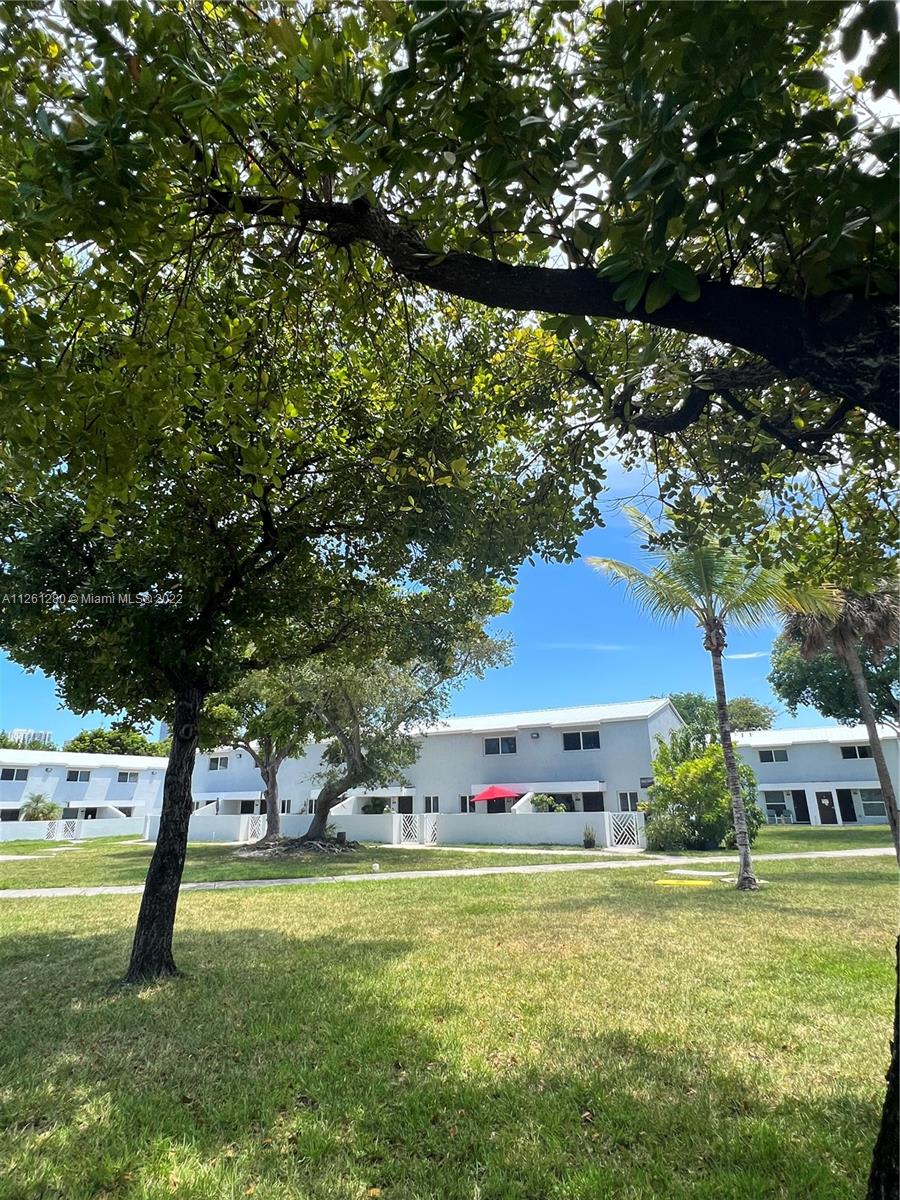 TOWN PARK PLAZA NORTH CON - Residential Lease
