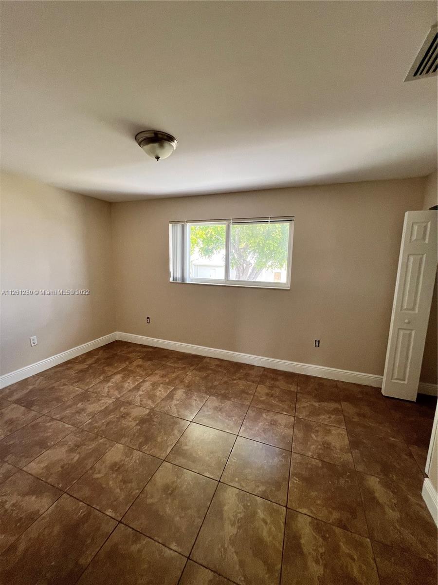 TOWN PARK PLAZA NORTH CON - Residential Lease
