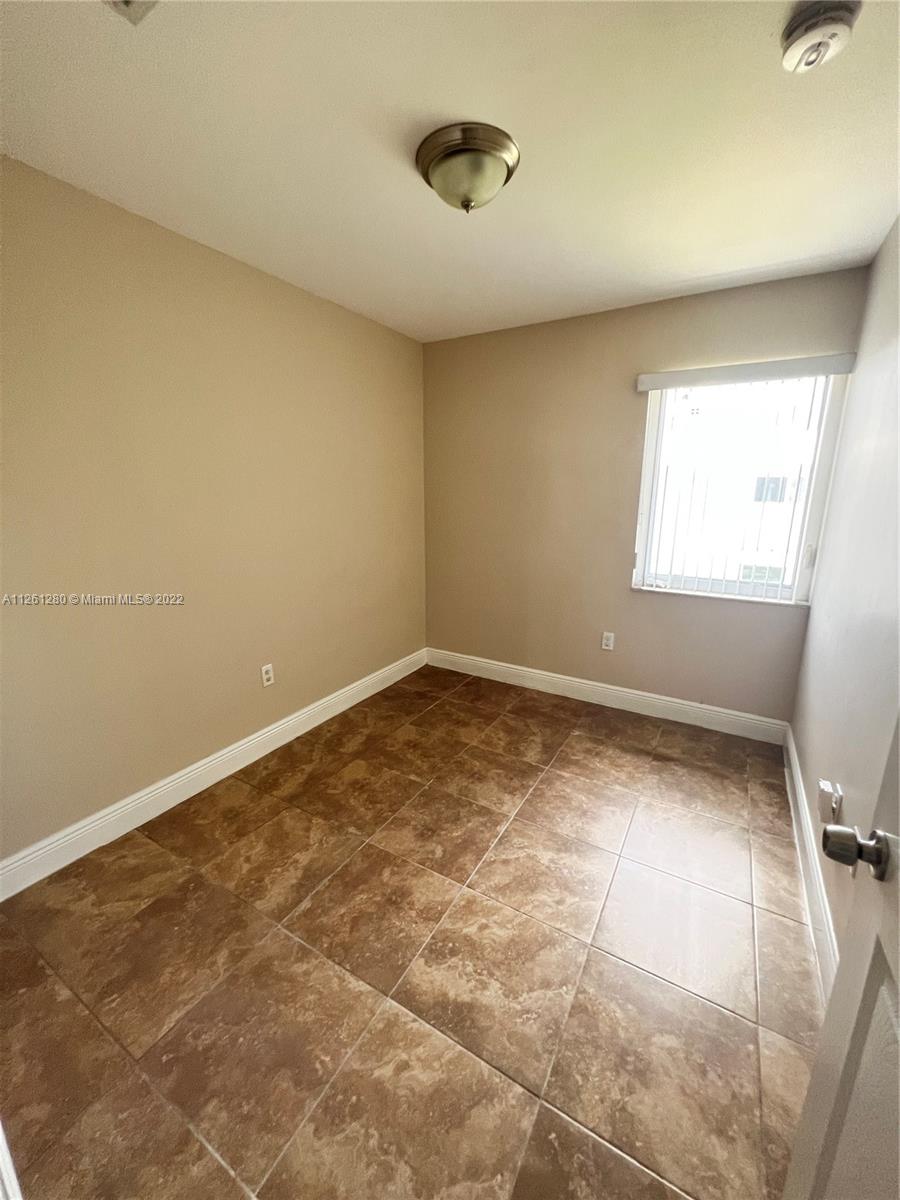 TOWN PARK PLAZA NORTH CON - Residential Lease