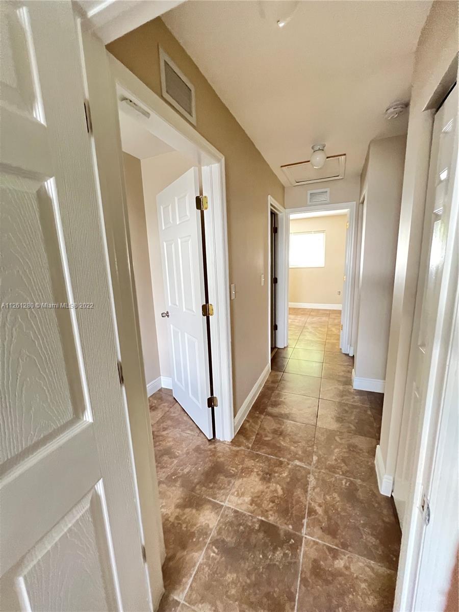 TOWN PARK PLAZA NORTH CON - Residential Lease