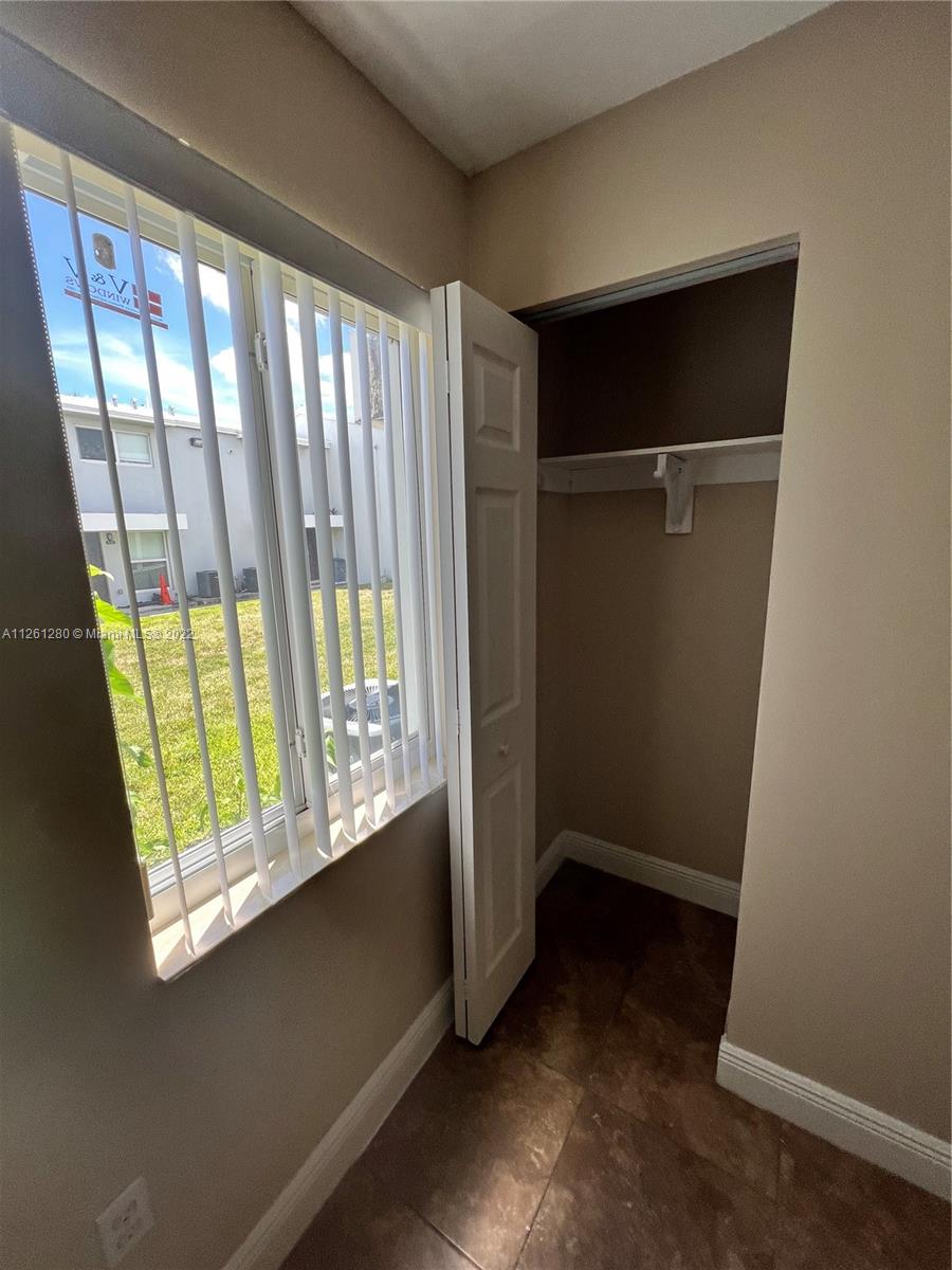 TOWN PARK PLAZA NORTH CON - Residential Lease