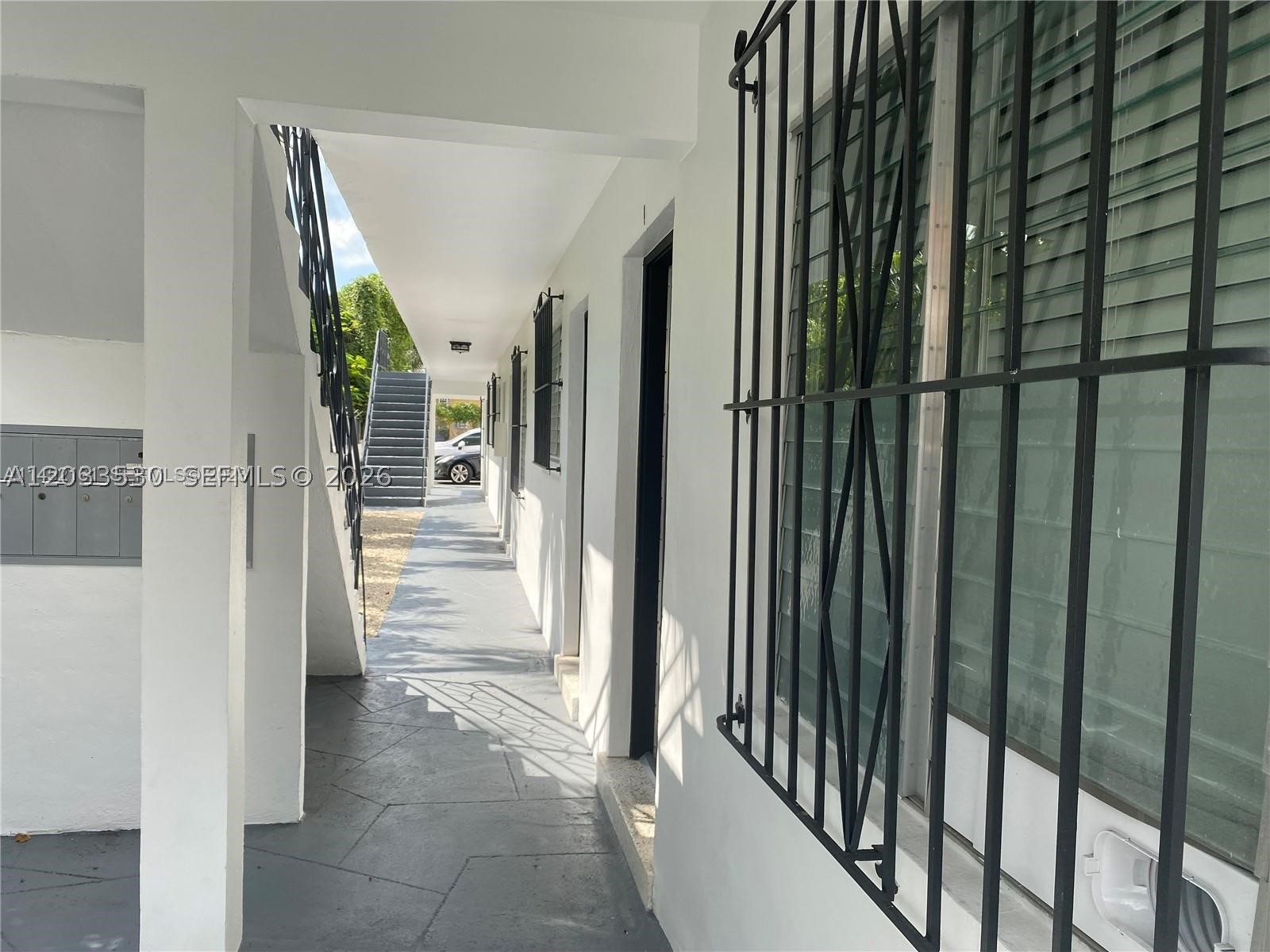 LAWRENCE ESTATE LAND CO - Residential Lease