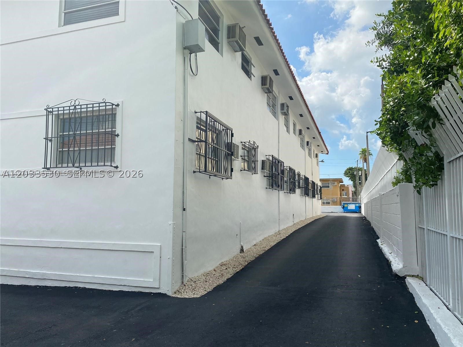 LAWRENCE ESTATE LAND CO - Residential Lease