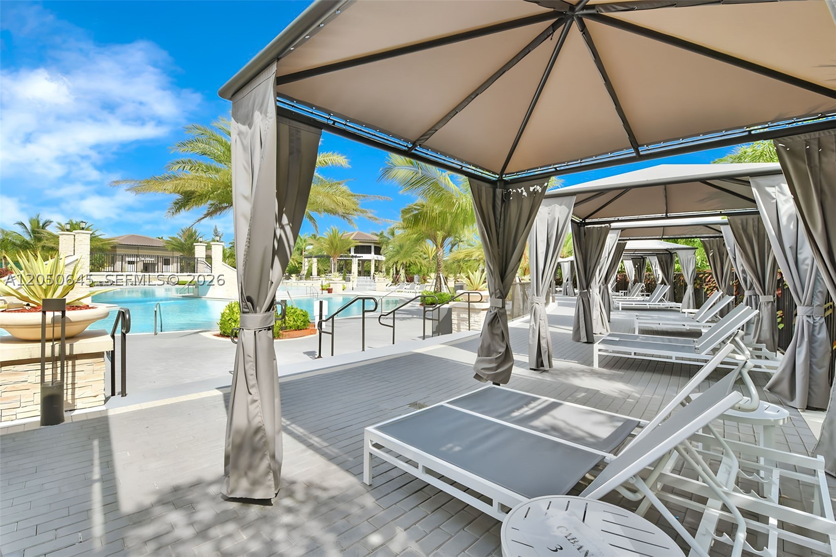 DORAL BREEZE - Residential