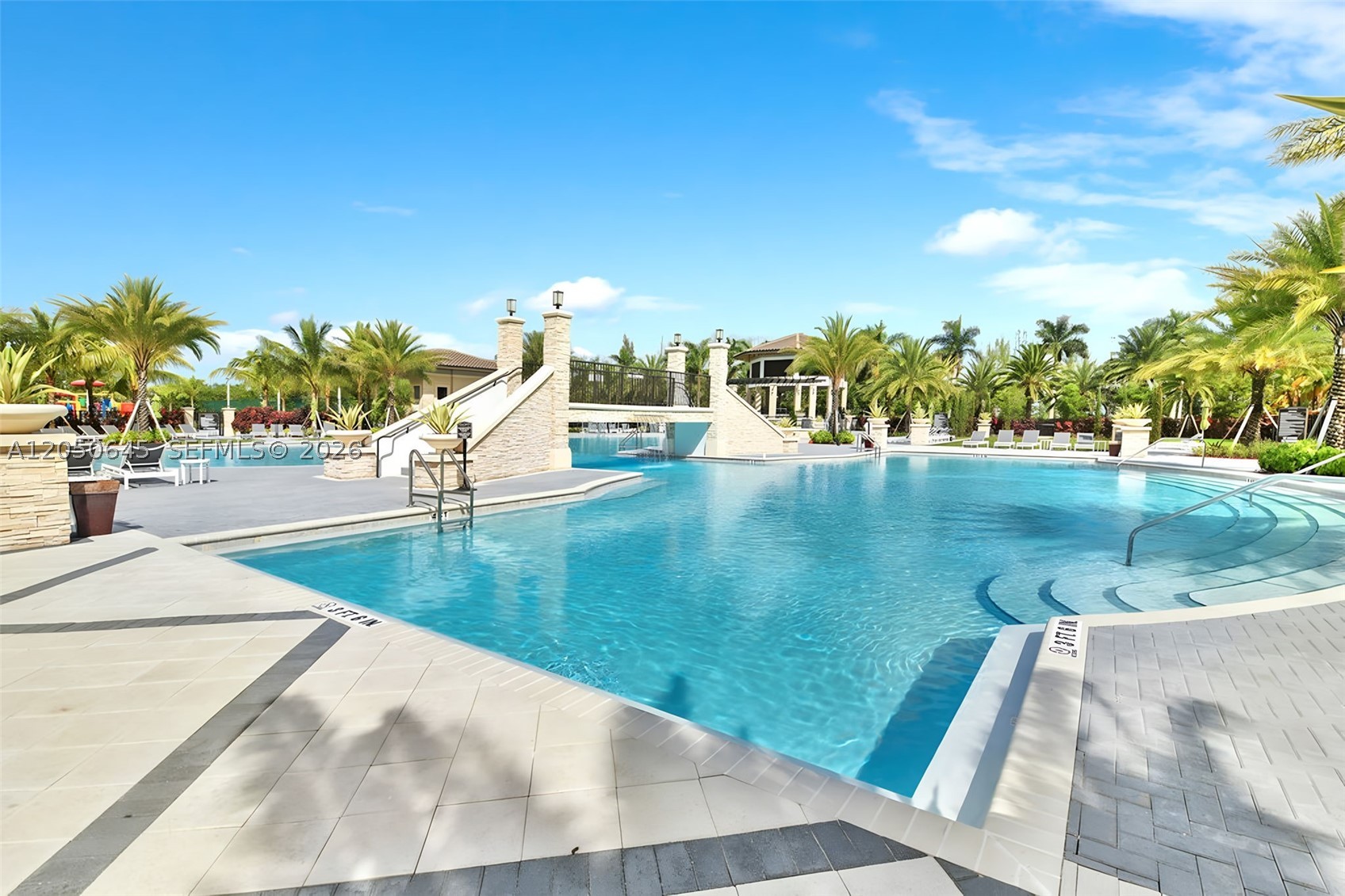 DORAL BREEZE - Residential