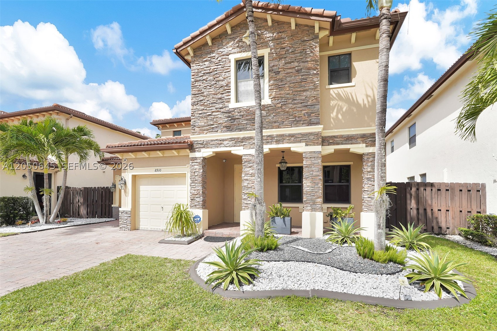 DORAL BREEZE - Residential
