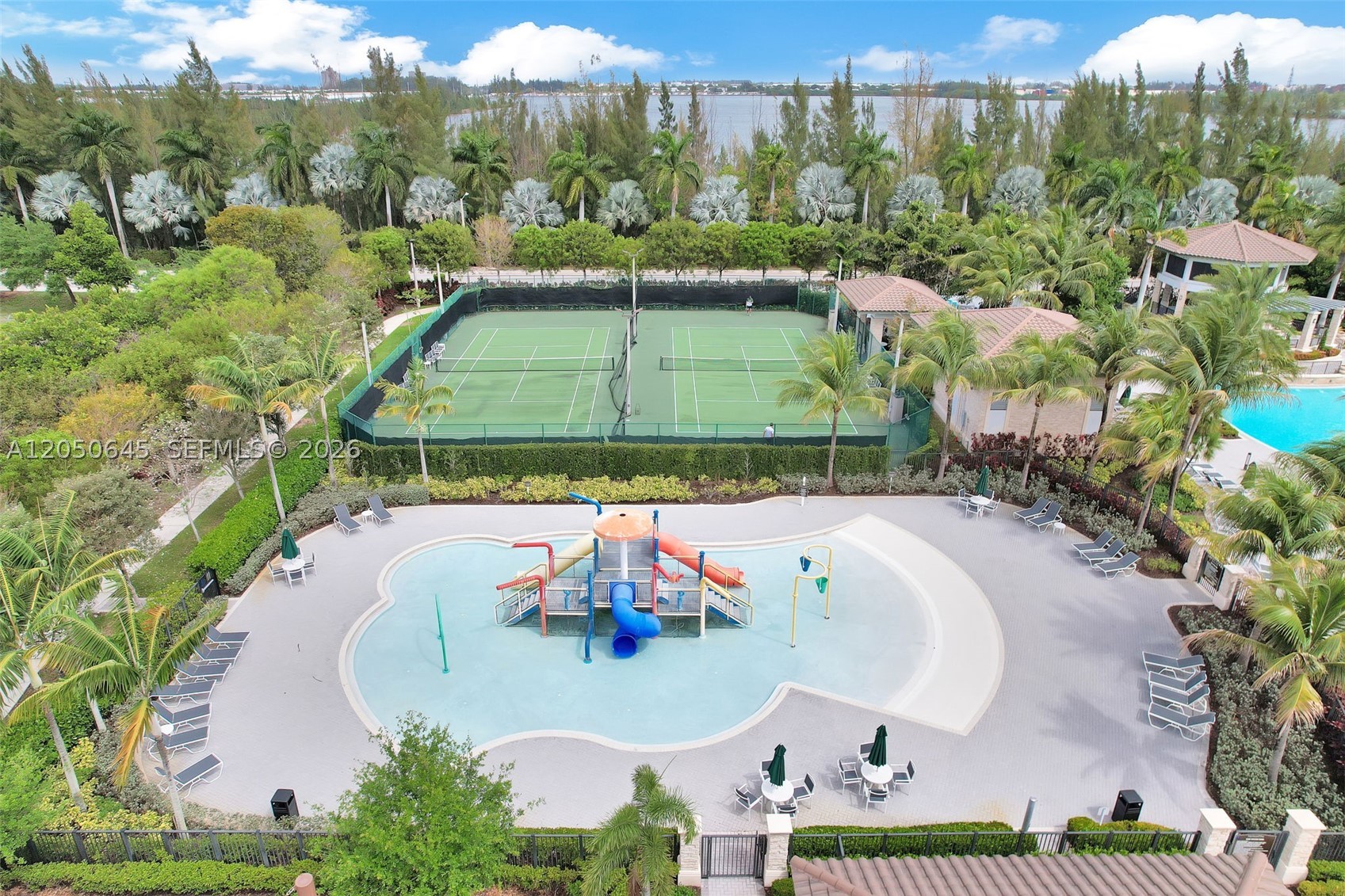 DORAL BREEZE - Residential