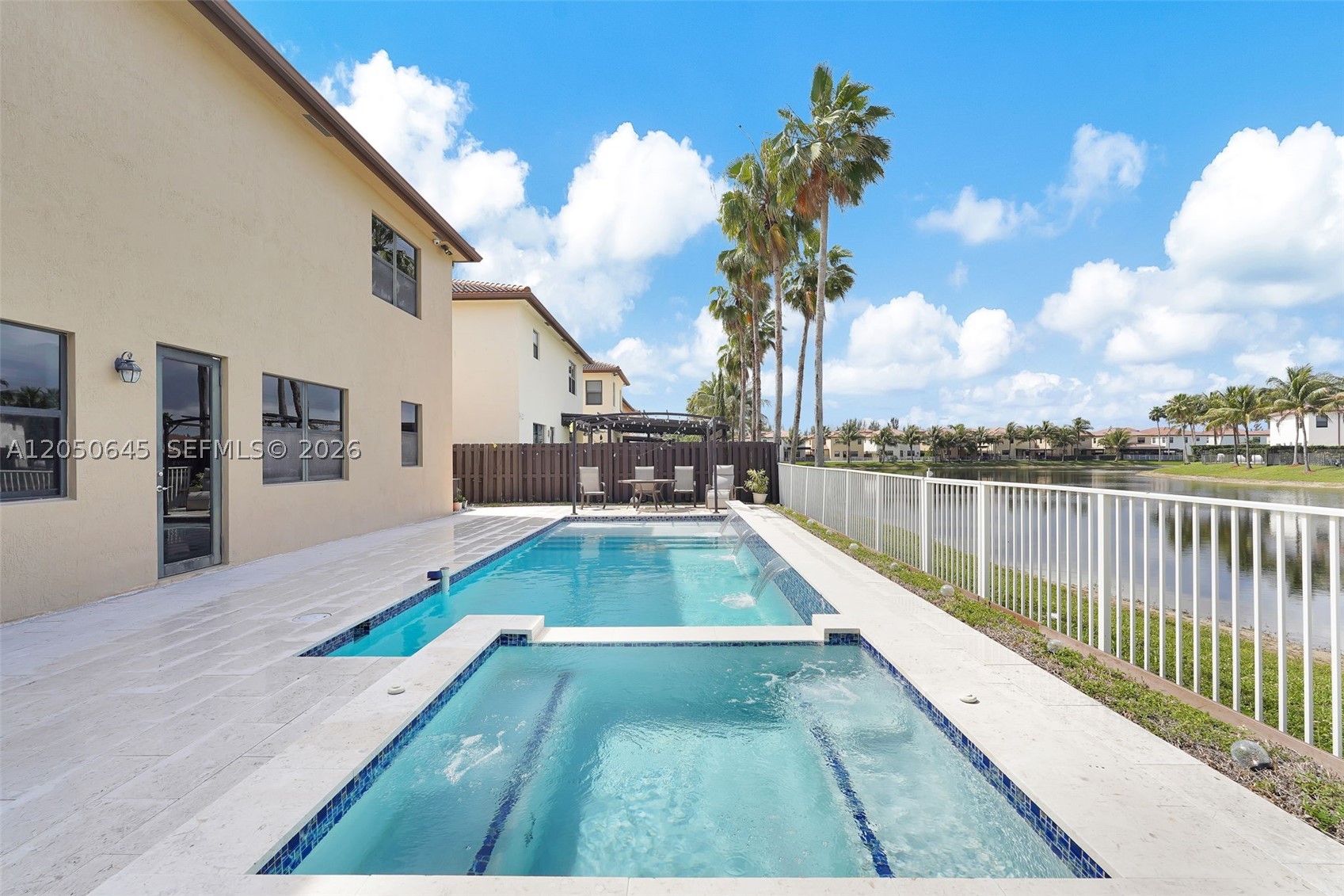 DORAL BREEZE - Residential