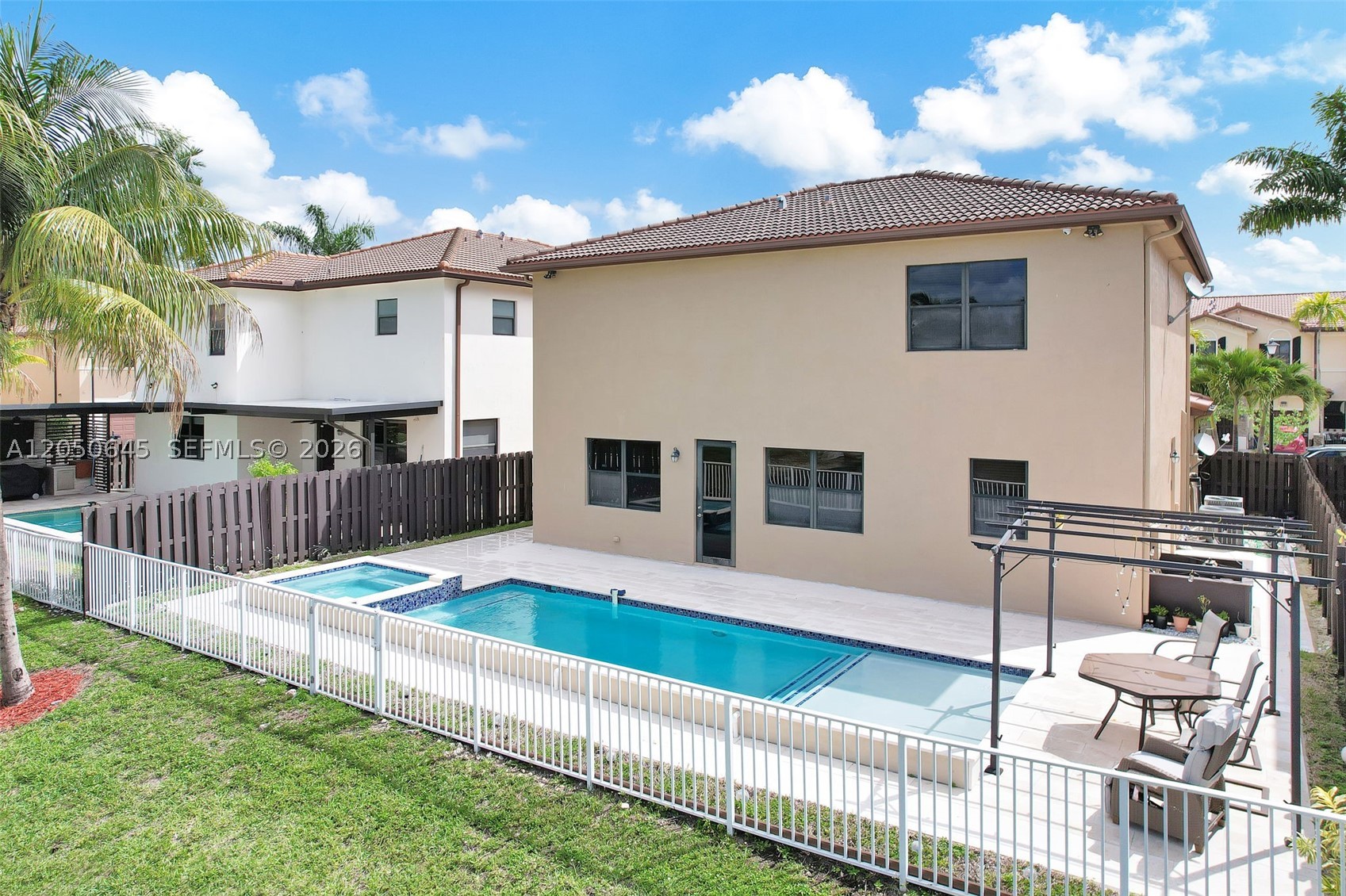 DORAL BREEZE - Residential