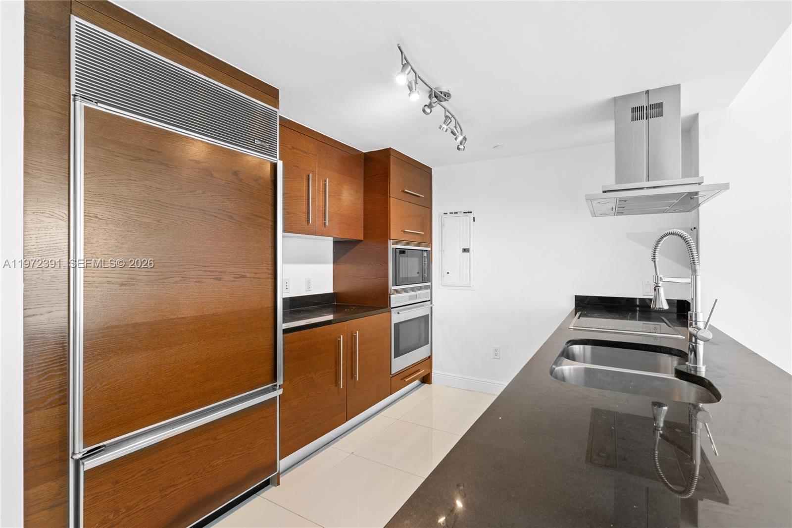 ICON BRICKELL NO TWO - Residential