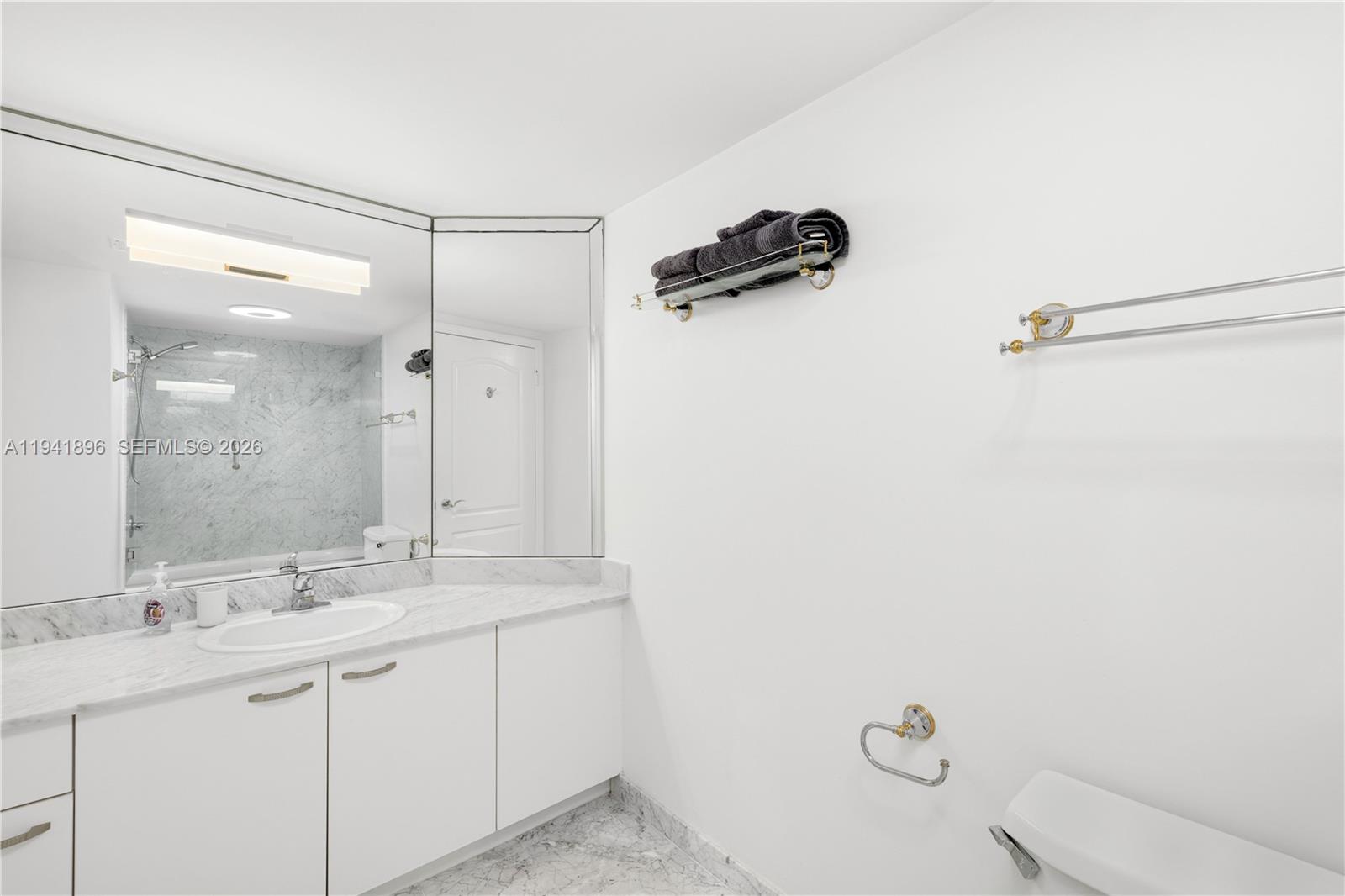 THE WAVES CONDO - Residential