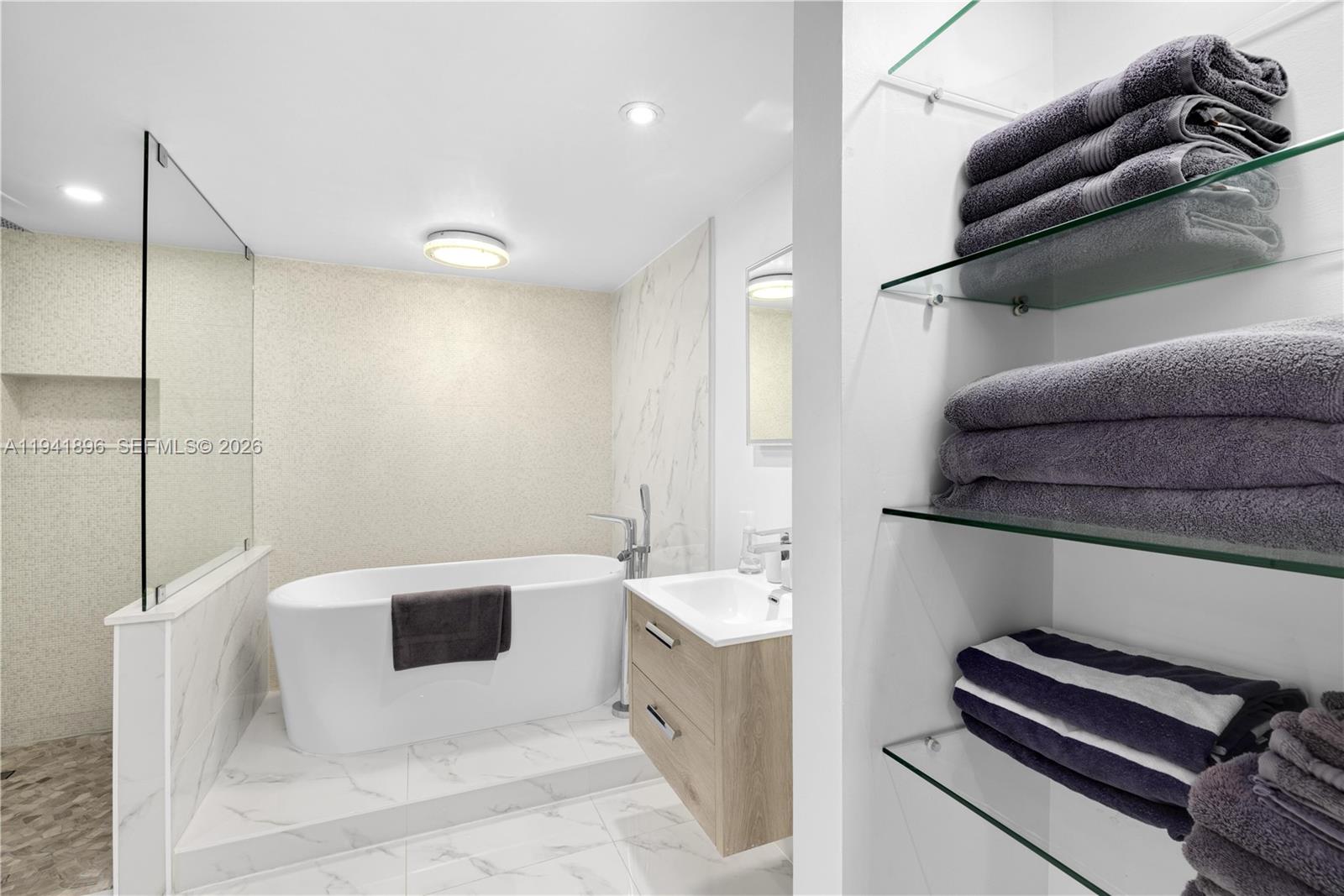 THE WAVES CONDO - Residential
