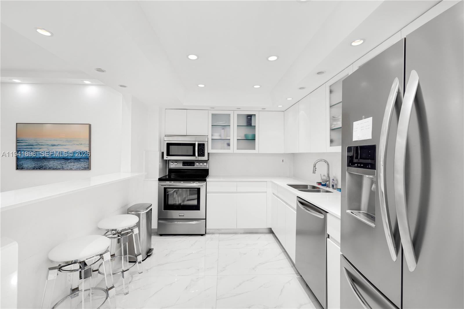 THE WAVES CONDO - Residential