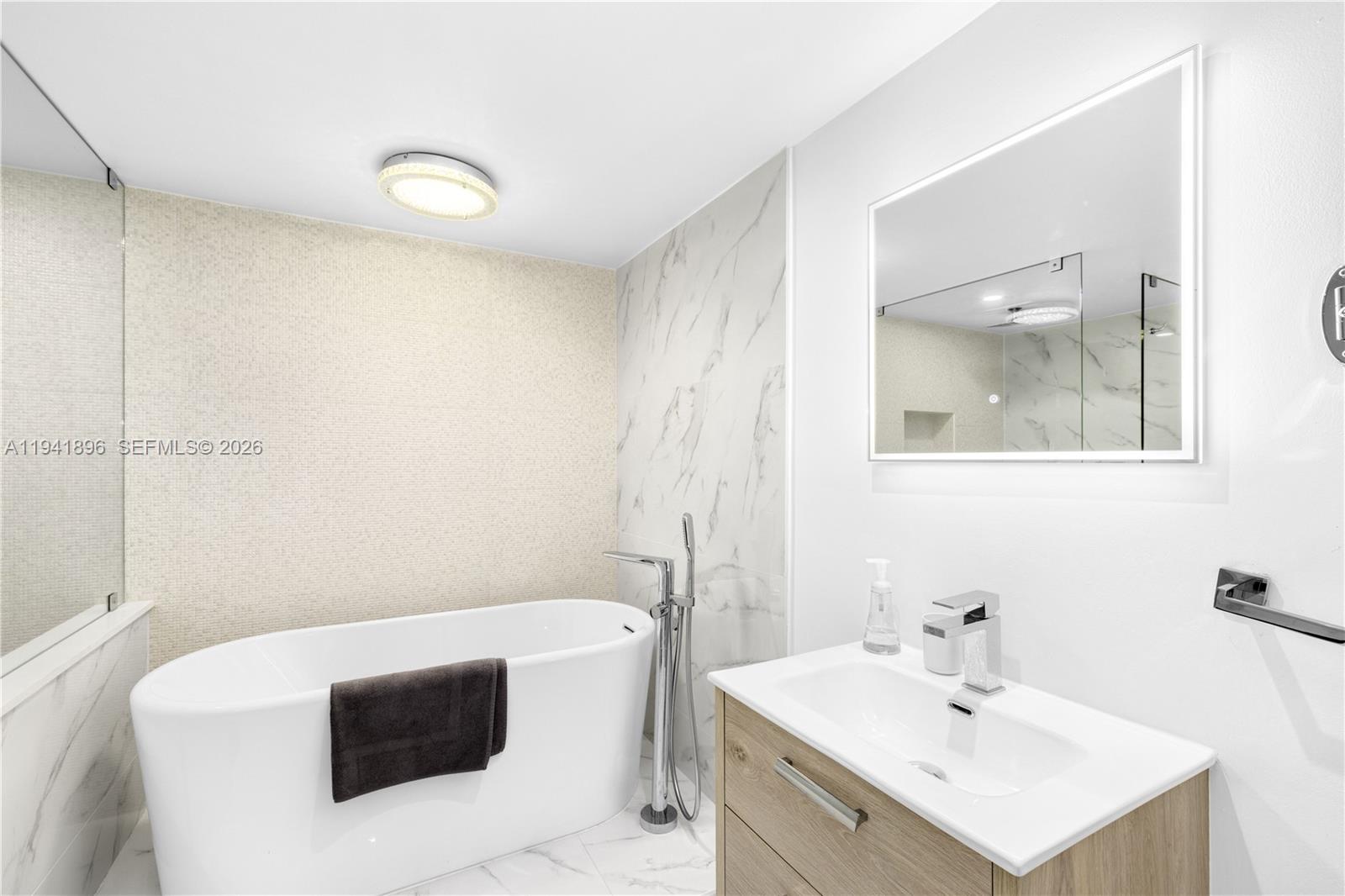 THE WAVES CONDO - Residential