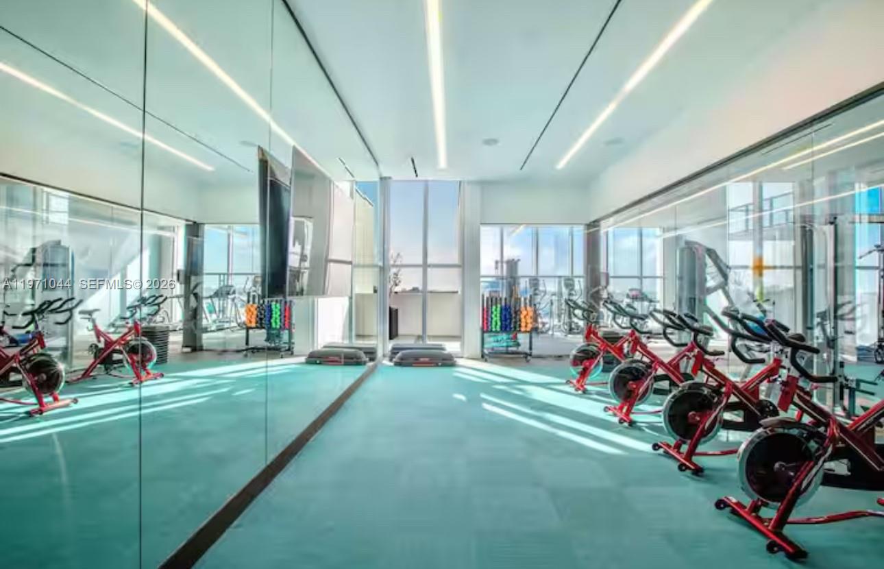 QUADRO CONDO - Residential