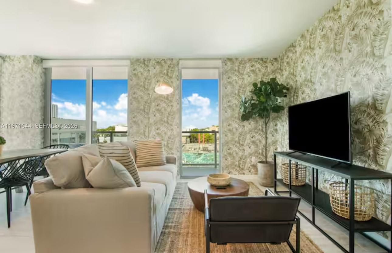 QUADRO CONDO - Residential