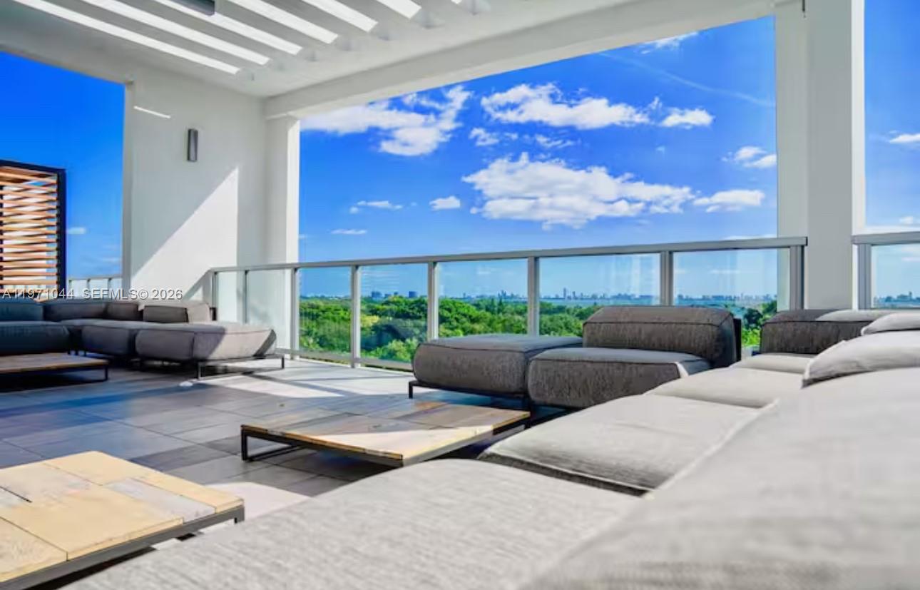 QUADRO CONDO - Residential