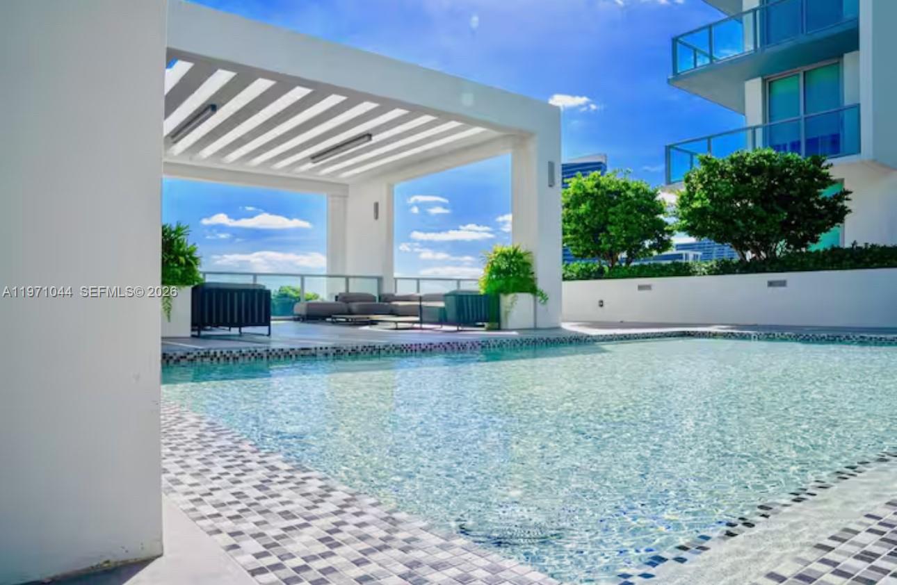 QUADRO CONDO - Residential