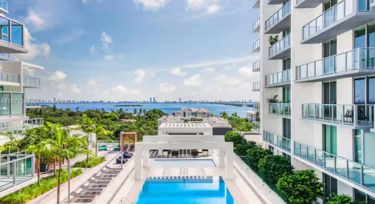 QUADRO CONDO - Residential