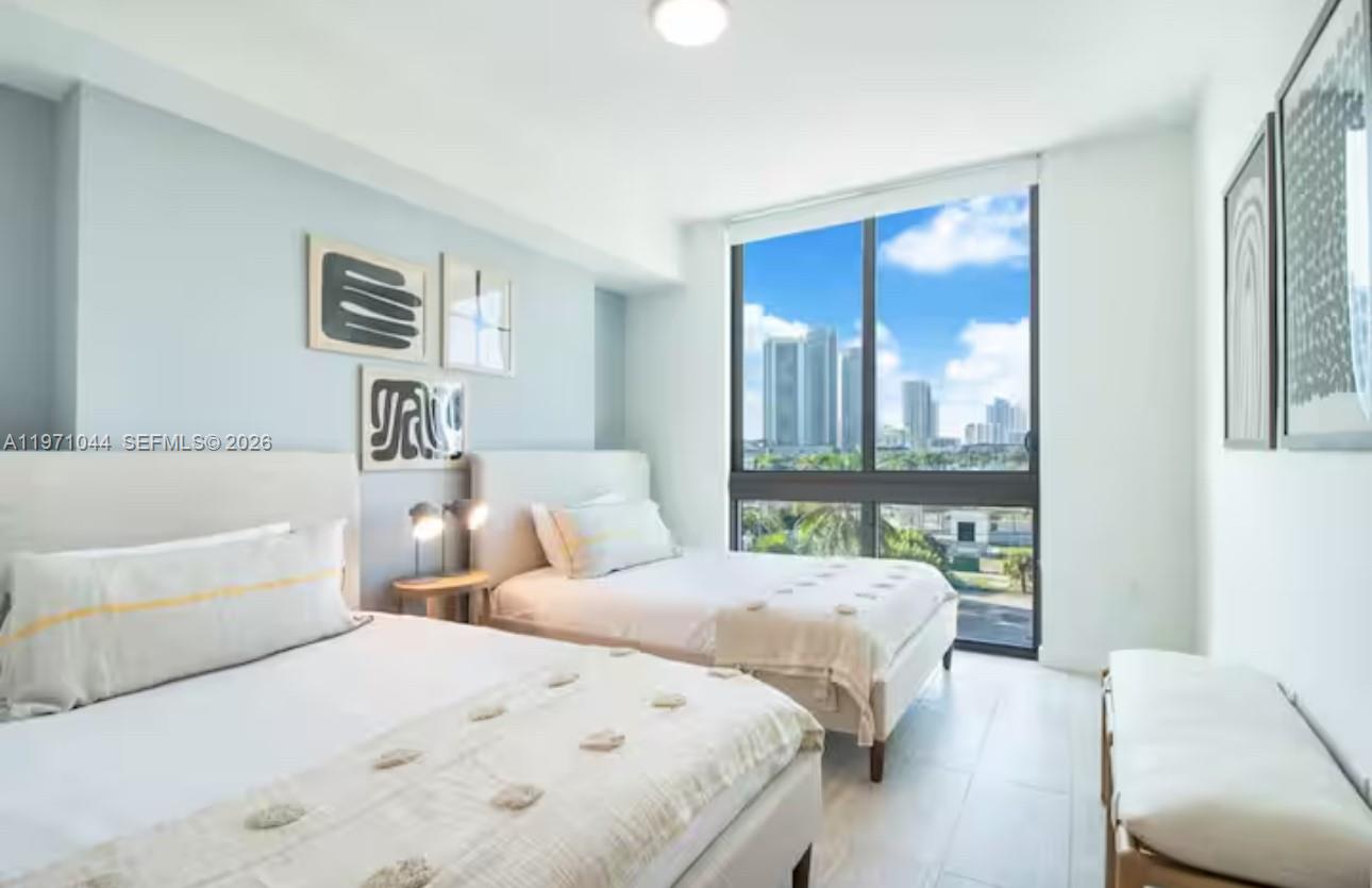 QUADRO CONDO - Residential
