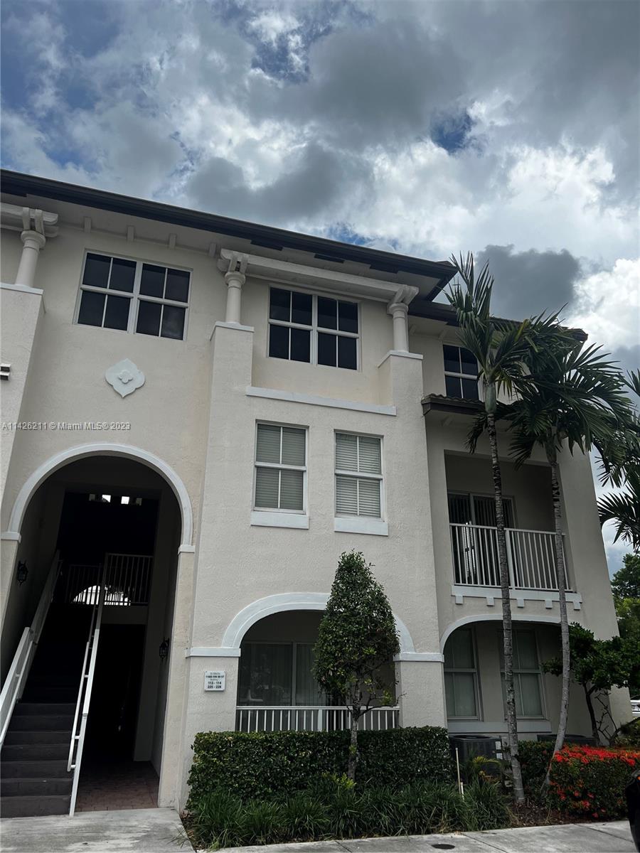 Great two level condo townhome unit at St Mortiz Doral. Kitchen with granite countertops and ss appliances, tile on first floor and carpet on 2nd. Located near major highways A+ schools, shopping centers and great Doral Dining and entertainment area. Vacant easy to show.