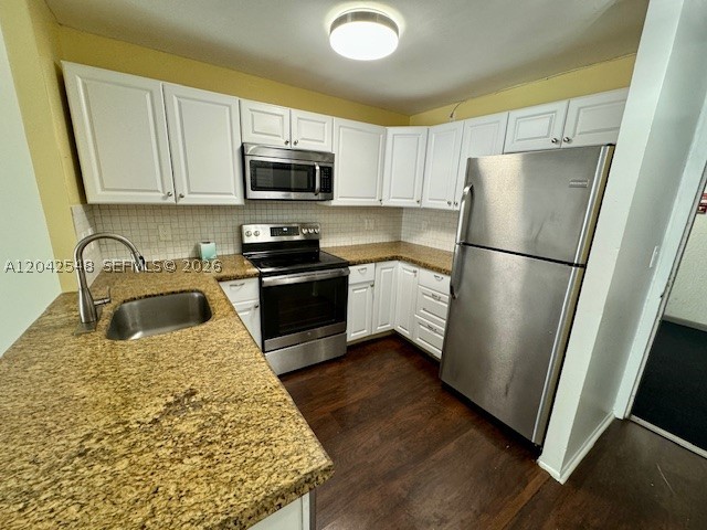 Immaculate 2-bedroom, 2-bathroom unit located in a highly desirable rental area! This income-producing property is already leased to an outstanding long-term tenant who has been in place since 2024. The lease renews annually every February $1,850 per month.

Excellent cash flow and attractive return on investment. A rare opportunity for investors seeking immediate income with a reliable tenant already in place. This is a turnkey investment you don't want to miss a net income 8% ($22000 anual gross)