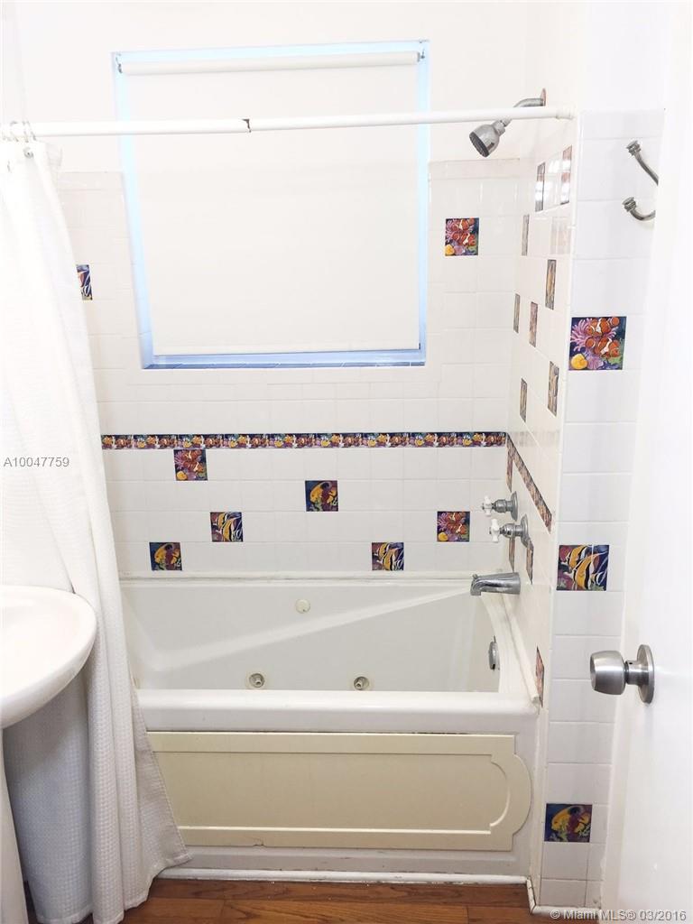 Hollywood Park 4-19 B - Residential Lease
