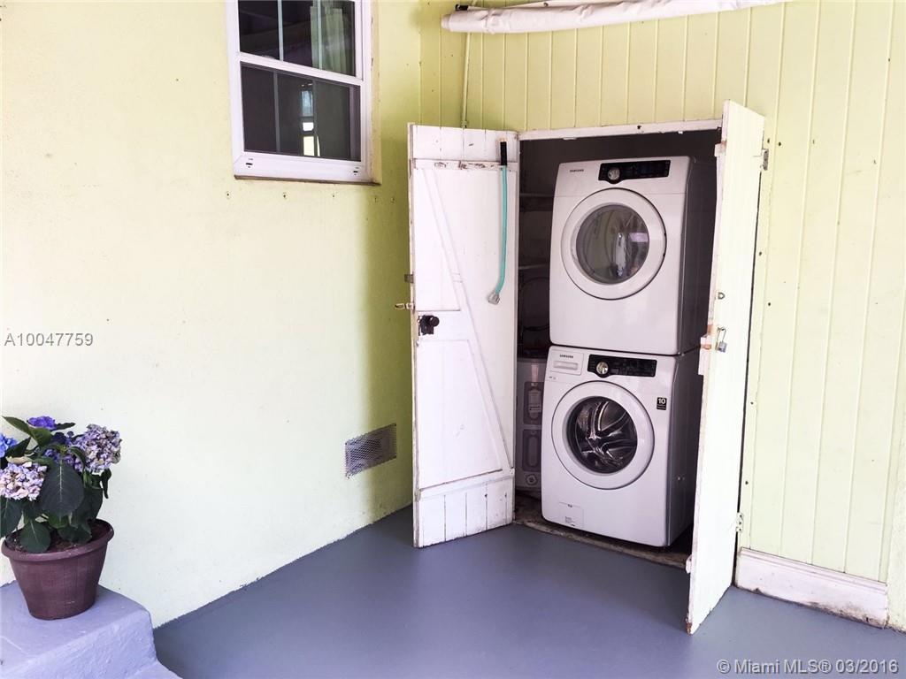 Hollywood Park 4-19 B - Residential Lease