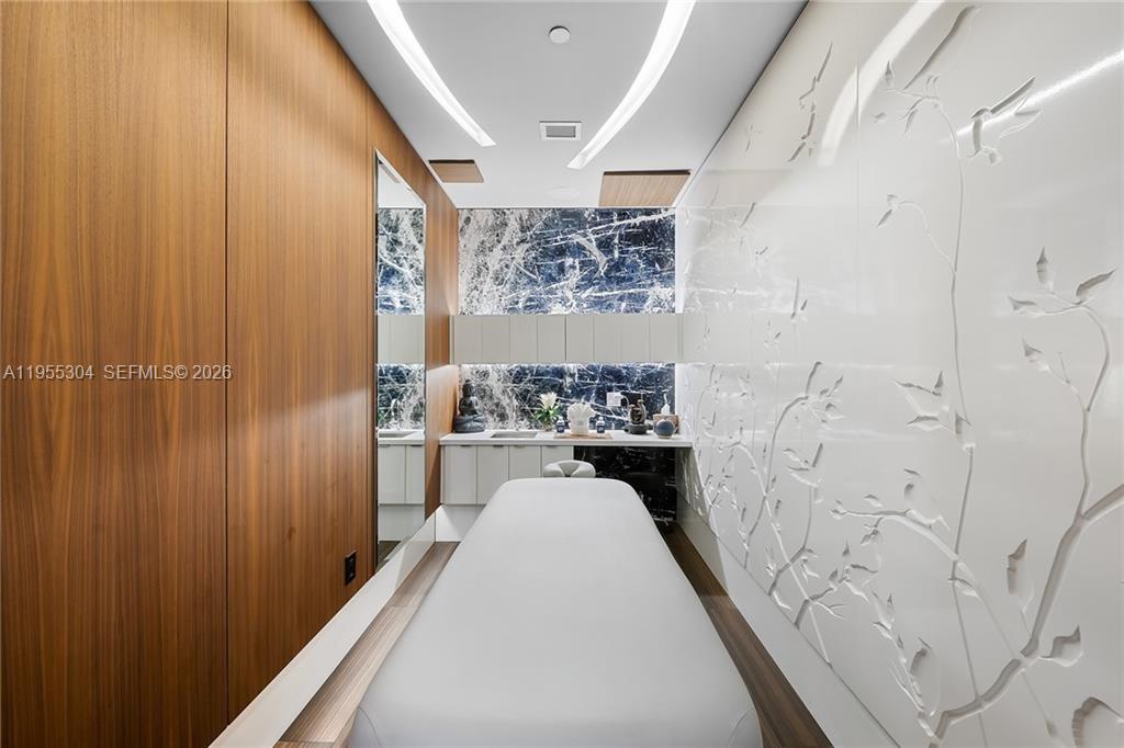 PARAMOUNT FT LAUDERDALE C - Residential