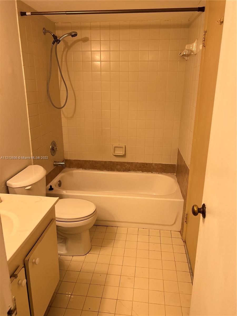 CALUSA CLUB VILG BLDG D N - Residential Lease