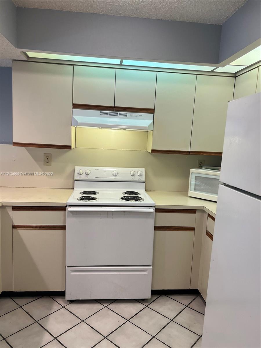 CALUSA CLUB VILG BLDG D N - Residential Lease