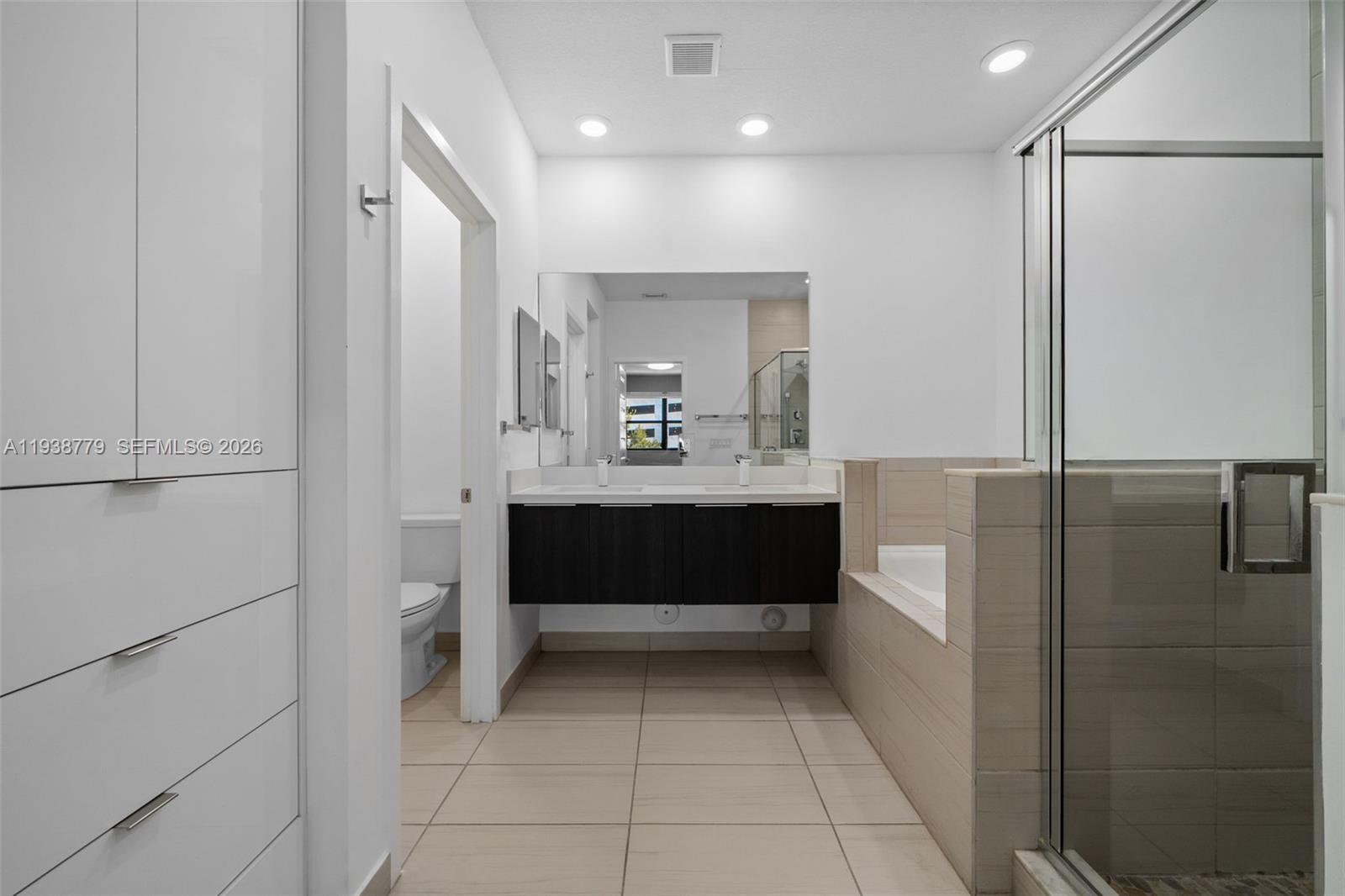 GRAND BAY SOUTH TOWNHOMES - Residential